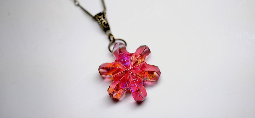 Crystal snow flower ～ 頬染める雪の花 ～ ラフォルム ガラスジュエリー ガラスアクセサリー