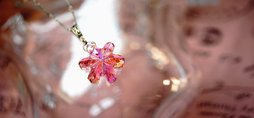 Crystal snow flower ～ 頬染める雪の花 ～ ラフォルム ガラスジュエリー ガラスアクセサリー