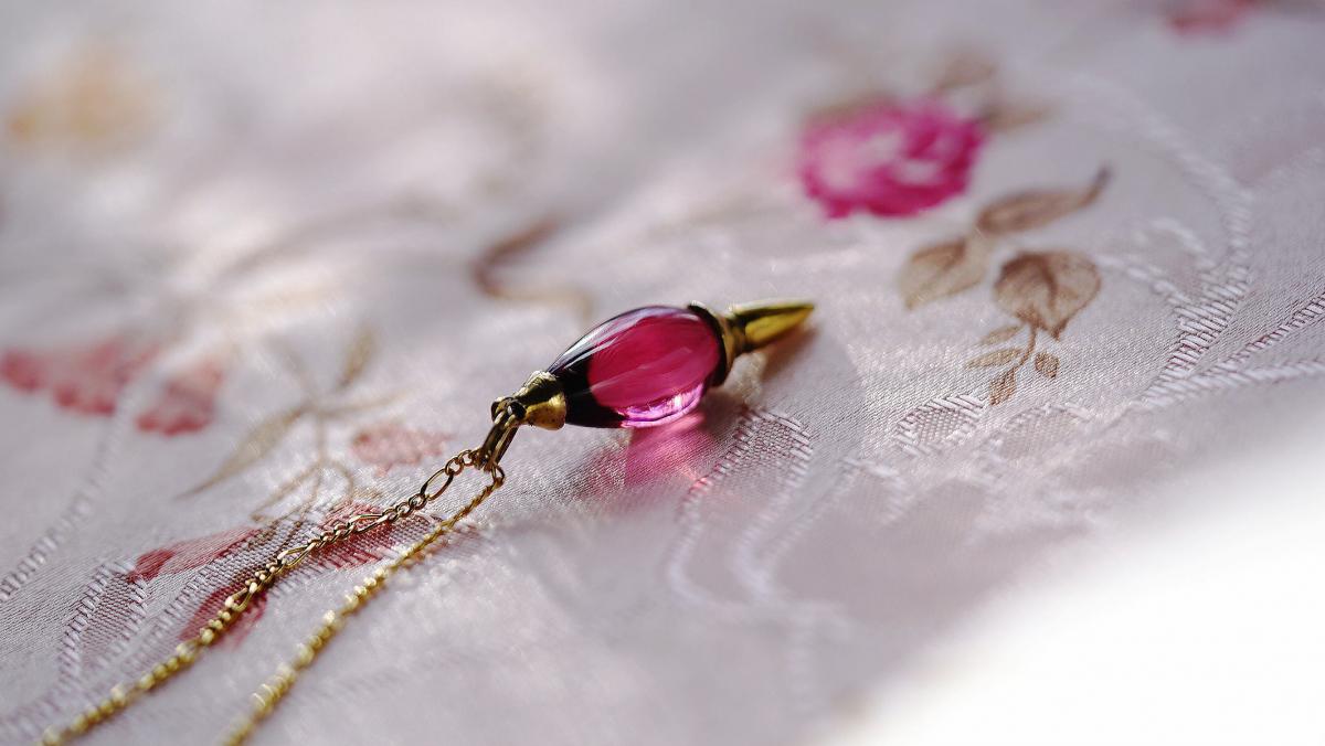 Charming Pendulum ～ Rose Pink ～ ラフォルム ガラスジュエリー ガラスアクセサリー