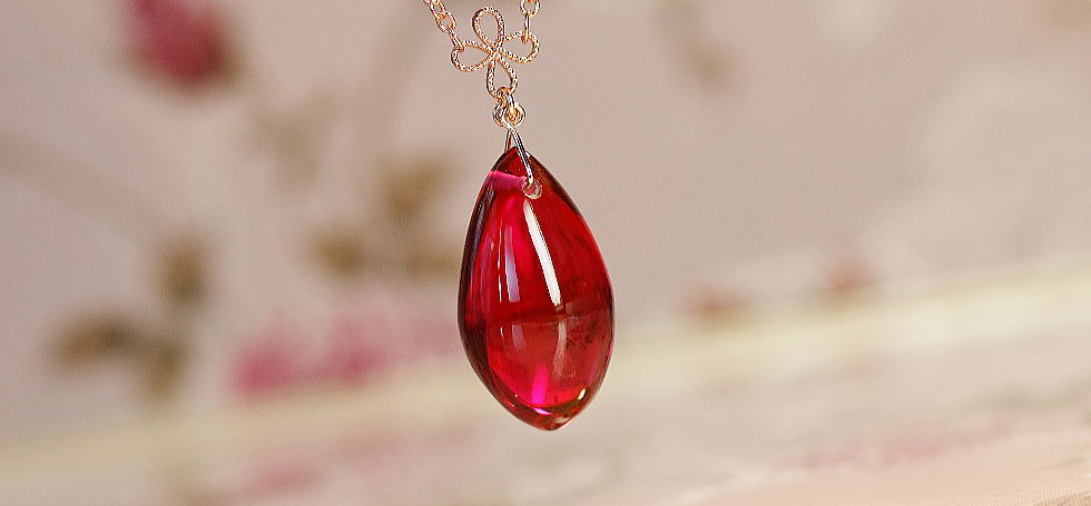 氷の薔薇 ～ Charming ruby ～ ラフォルム ガラスジュエリー ガラスアクセサリー