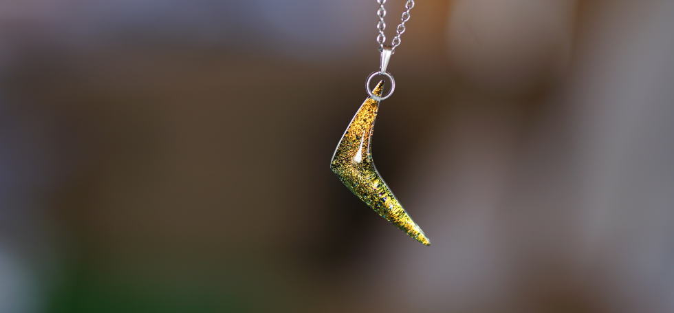 Dichroic Boomerang ラフォルム ガラスジュエリー ガラスアクセサリー