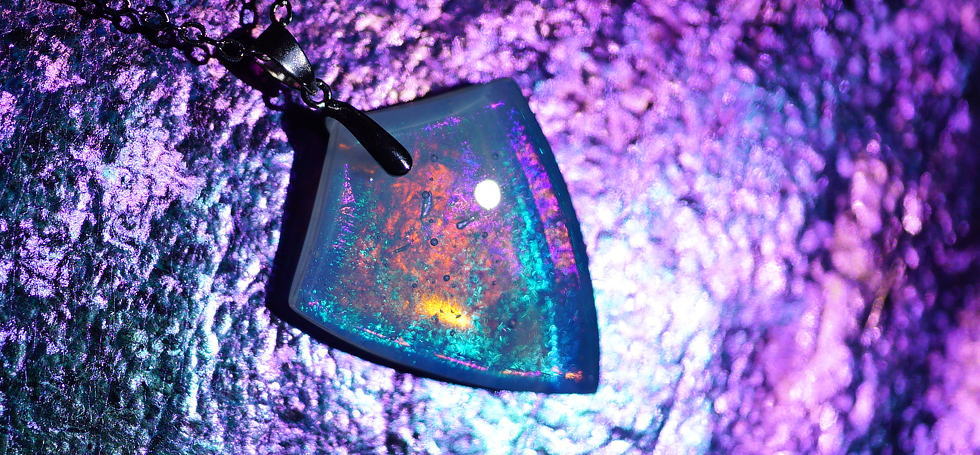 Opalescent emblem ラフォルム ガラスジュエリー ガラスアクセサリー