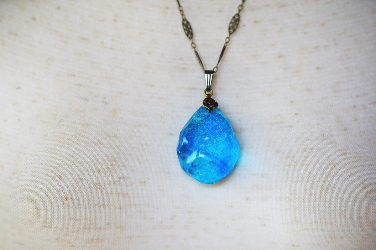 水の誕生 ～ 時雫の結晶 ～ ラフォルム ガラスジュエリー ガラスアクセサリー