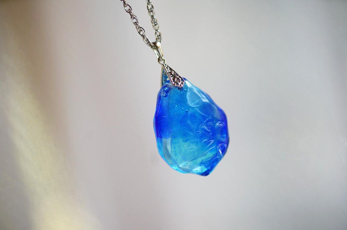 水の誕生 ～ 水宇宙の欠片 ～ ラフォルム ガラスジュエリー ガラスアクセサリー