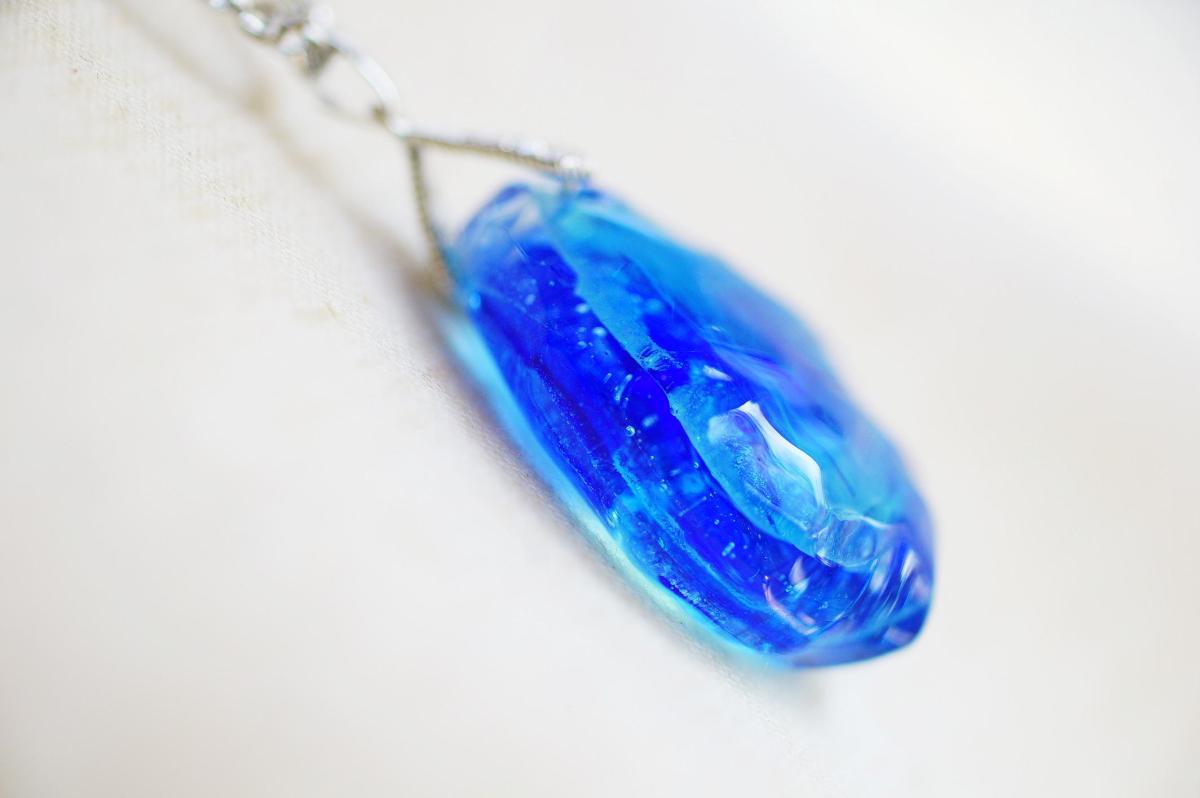 水の誕生 ～ 水宇宙の欠片 ～ ラフォルム ガラスジュエリー ガラスアクセサリー