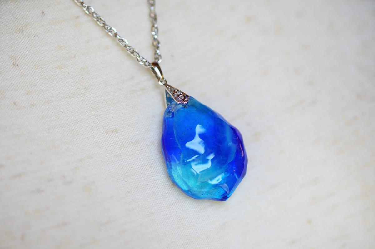 水の誕生 ～ 水宇宙の欠片 ～ ラフォルム ガラスジュエリー ガラスアクセサリー