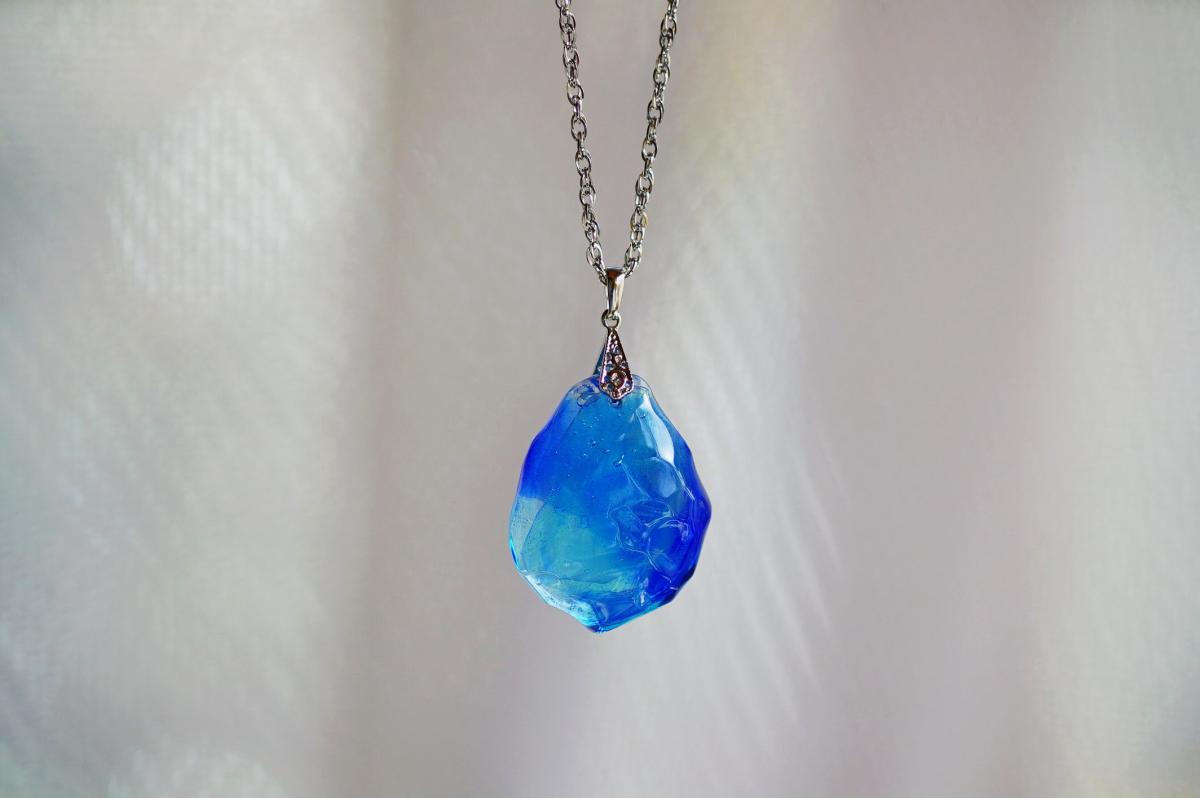水の誕生 ～ 水宇宙の欠片 ～ ラフォルム ガラスジュエリー ガラスアクセサリー