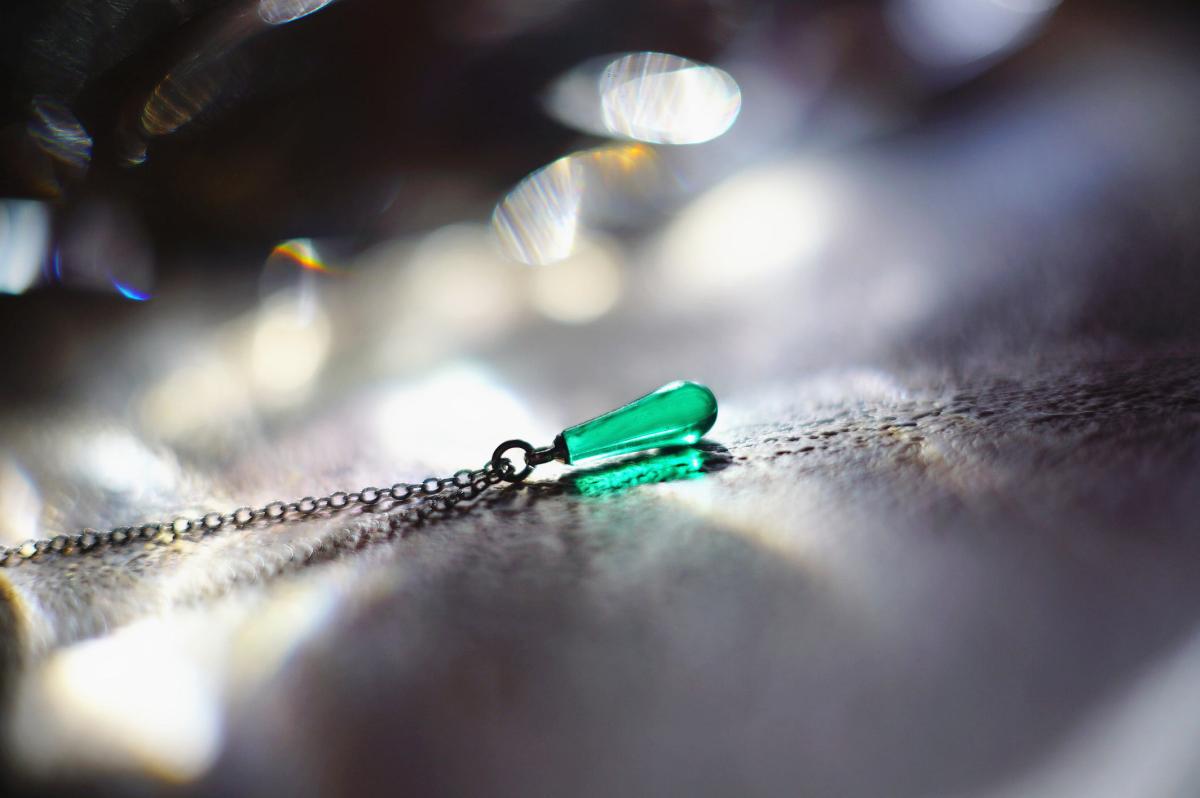 プチしずく / エメラルドグリーン ラフォルム ガラスジュエリー ガラスアクセサリー