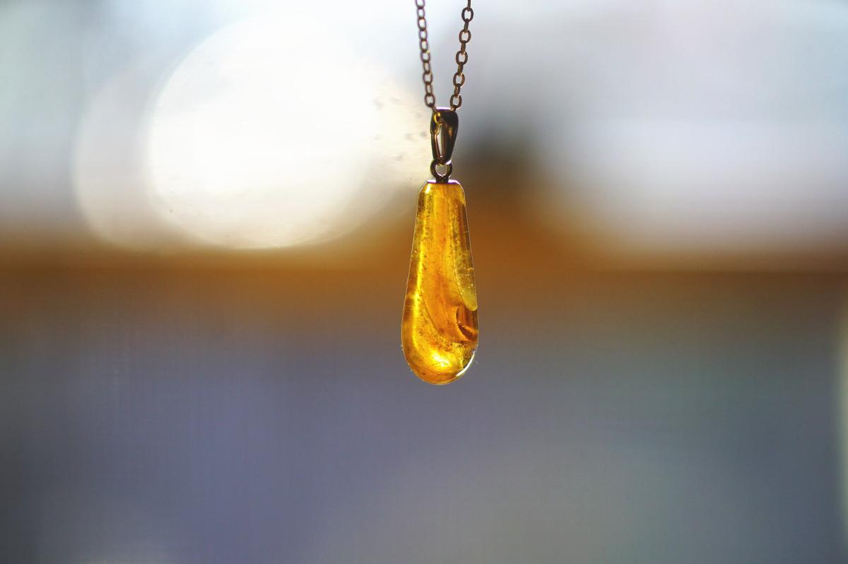 琥珀色の泪 ～ 煌きの流麗 ～ ラフォルム ガラスジュエリー ガラスアクセサリー