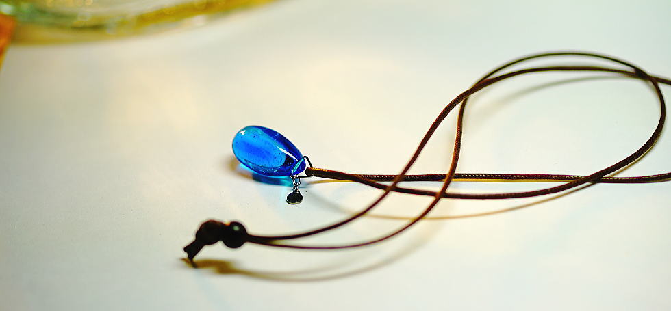 雪解のBlue tear ラフォルム ガラスジュエリー ガラスアクセサリー