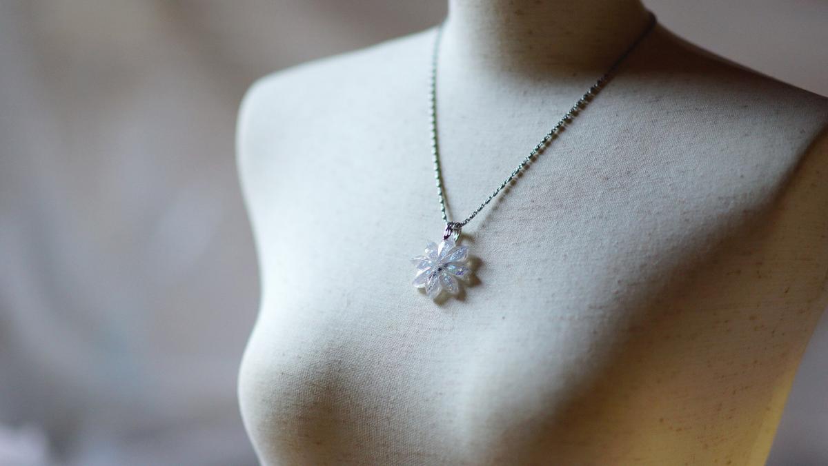 咲き誇る人生の花 ～ Days to Embrace the Beauty of Life, Like a Flower in Bloom. ～ ラフォルム ガラスジュエリー ガラスアクセサリー