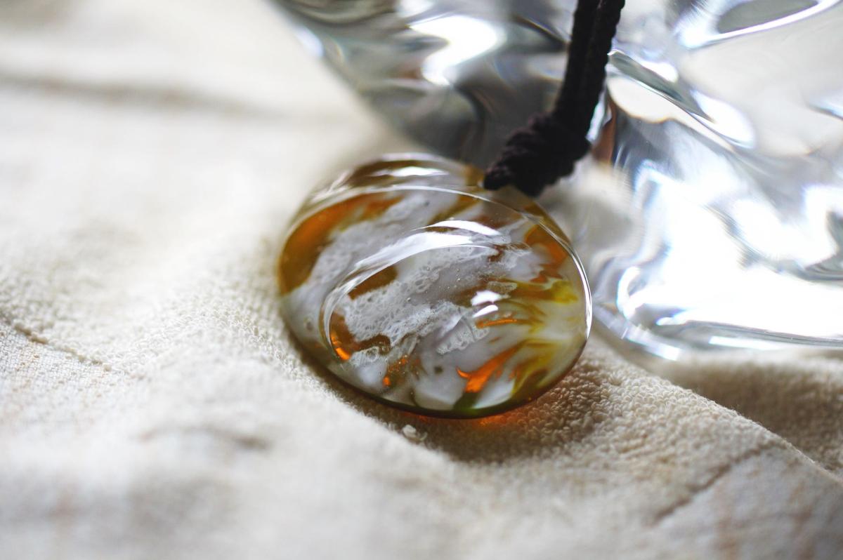 森を駆ける月影の銀狼 ～ Amber Waves of the Wolf ～ ラフォルム ガラスジュエリー ガラスアクセサリー