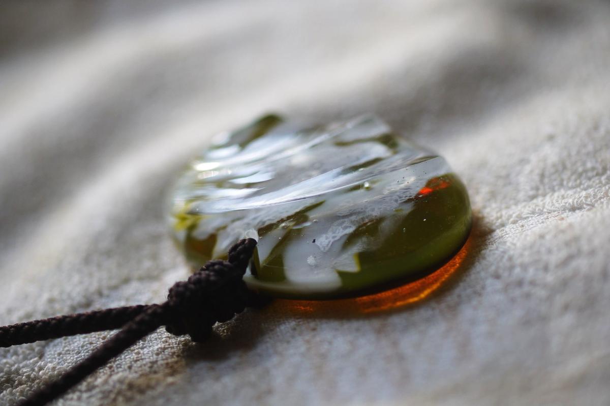 森を駆ける月影の銀狼 ～ Amber Waves of the Wolf ～ ラフォルム ガラスジュエリー ガラスアクセサリー