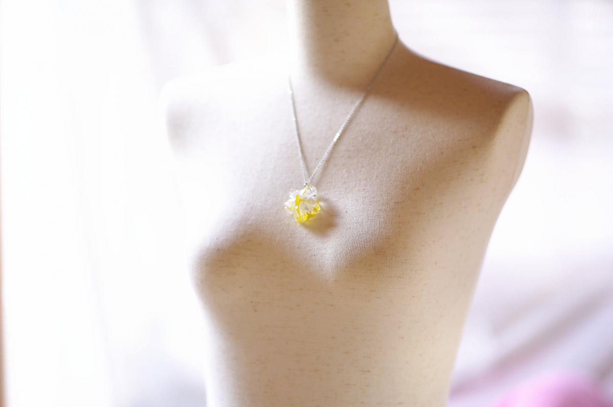 かんたん封入ペンダント / 瑠璃の一輪桜 ～ いのり ～ ラフォルム ガラスジュエリー ガラスアクセサリー