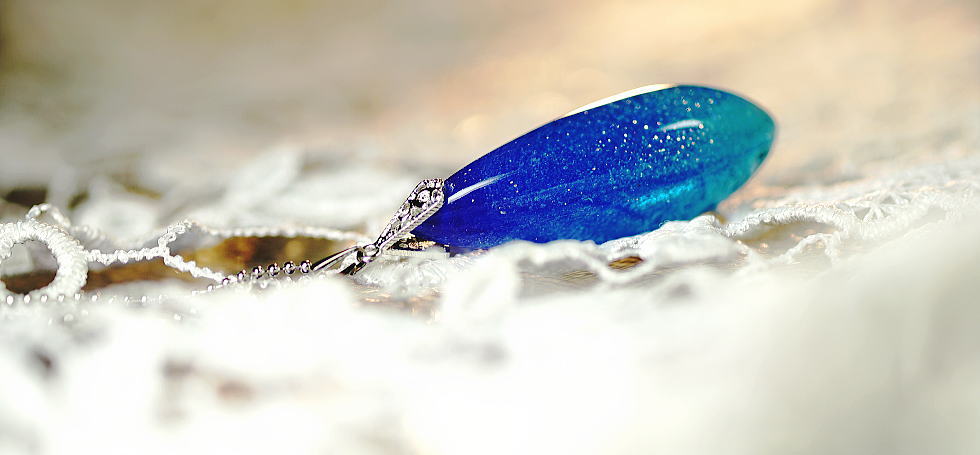 氷の薔薇 ～ 青い雪原 ～ ラフォルム ガラスジュエリー ガラスアクセサリー