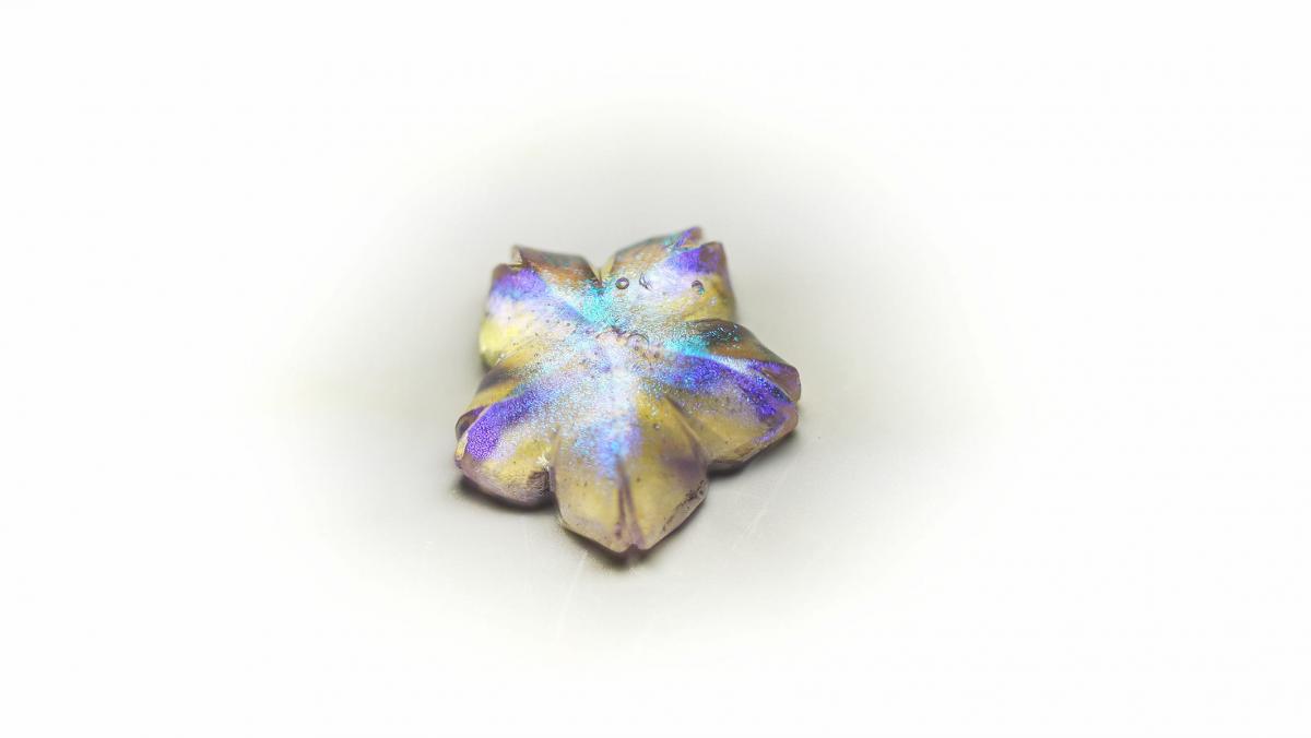 瑠璃の一輪桜・淡雪003(ラメ/ダイクロガラス)★ペンダント、ピアス・イヤリング、リングなどに仕立ててお届けします♪ ラフォルム ガラスジュエリー ガラスアクセサリー