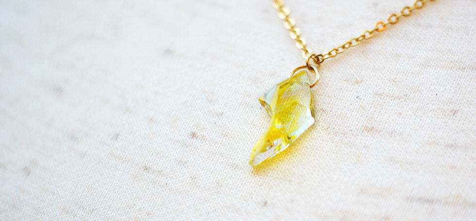 Yellow rose fang