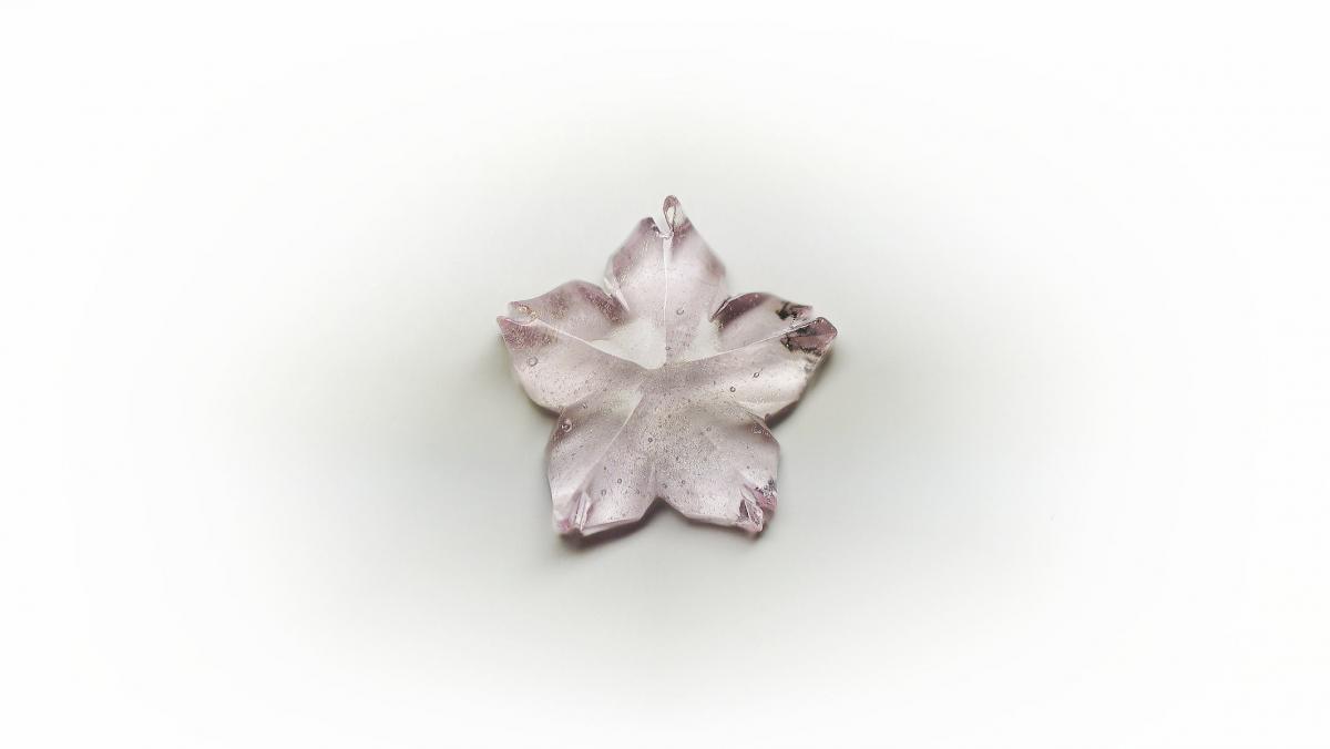 瑠璃の一輪桜・春風010(ラメ/蓄光)★ペンダント、ピアス・イヤリング、リングなどに仕立ててお届けします♪