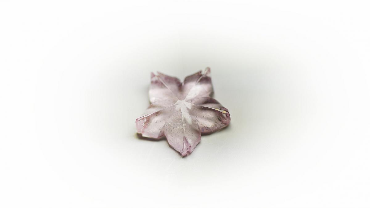瑠璃の一輪桜・春風010(ラメ/蓄光)★ペンダント、ピアス・イヤリング、リングなどに仕立ててお届けします♪ ラフォルム ガラスジュエリー ガラスアクセサリー