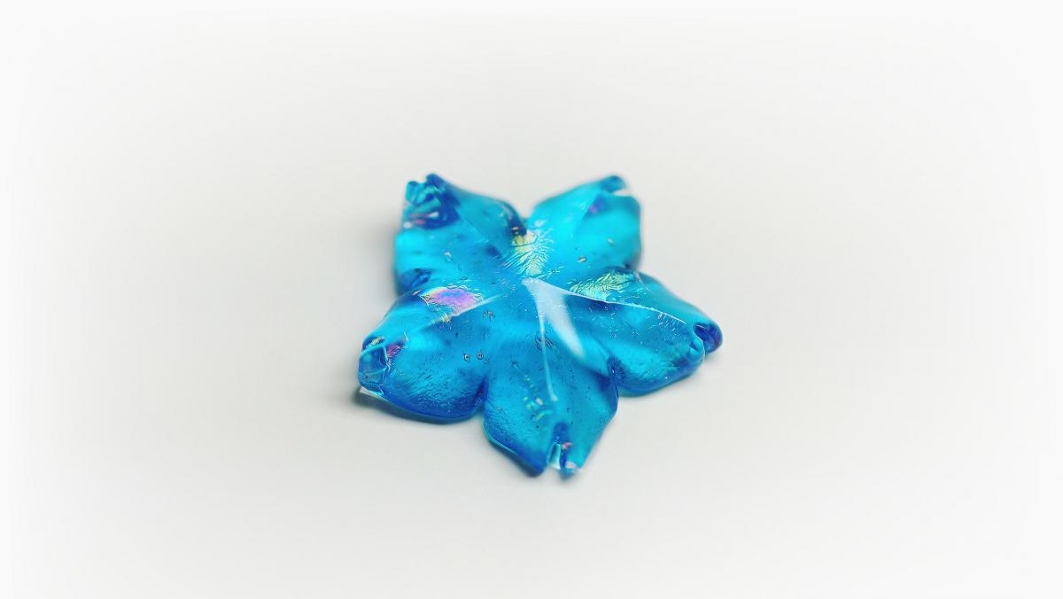 瑠璃の一輪桜・淡雪009(マーブル/蓄光)★ペンダント、ピアス・イヤリング、リングなどに仕立ててお届けします♪ ラフォルム ガラスジュエリー ガラスアクセサリー