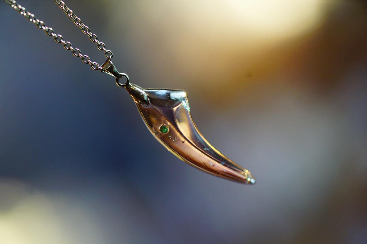 エメラルドの剣 ラフォルム ガラスジュエリー ガラスアクセサリー