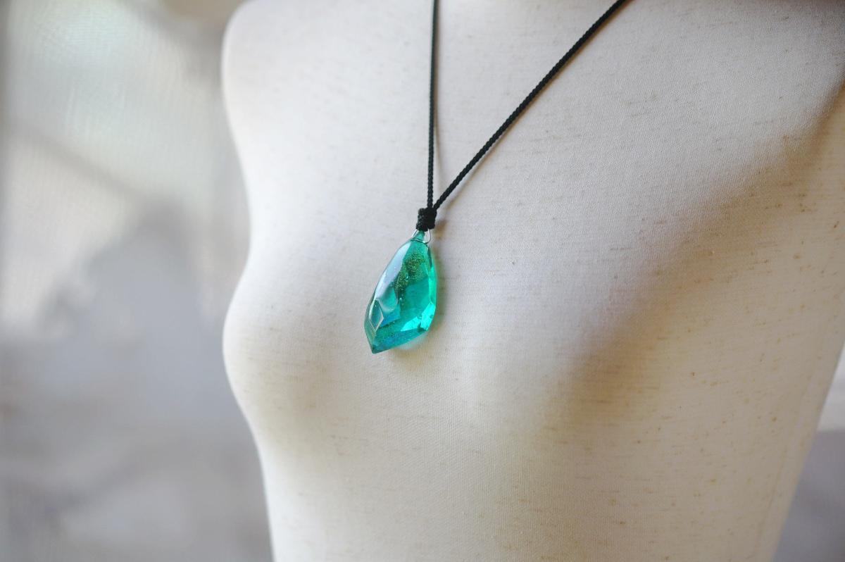 藍玉のかけら ～ 燦爛 ～ ラフォルム ガラスジュエリー ガラスアクセサリー