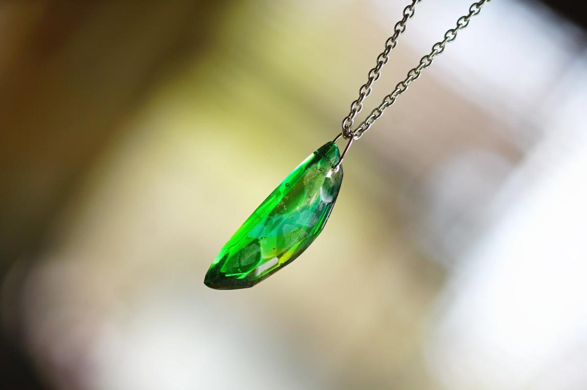 翡翠の月明かり ～ 森の木漏れ日 ～ ラフォルム ガラスジュエリー ガラスアクセサリー