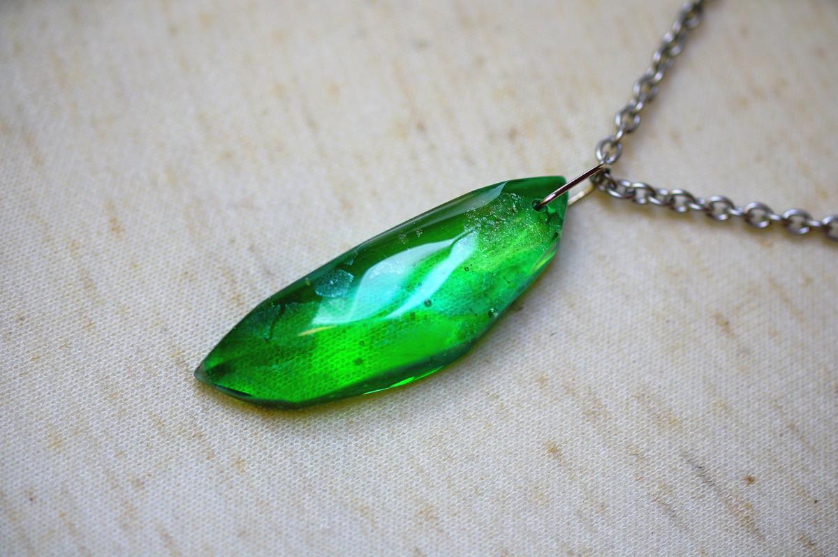 翡翠の月明かり ～ 森の木漏れ日 ～ ラフォルム ガラスジュエリー ガラスアクセサリー