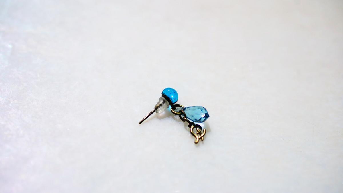 Petit crystal (片耳用ピアス) ラフォルム ガラスジュエリー ガラスアクセサリー