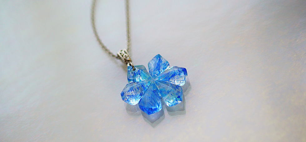 なごり雪の花 ラフォルム ガラスジュエリー ガラスアクセサリー
