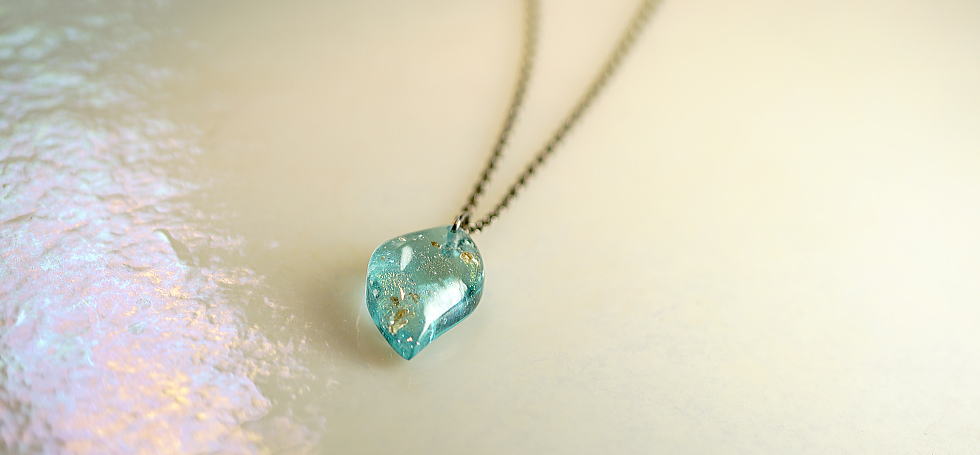 早春のBlue leaf ラフォルム ガラスジュエリー ガラスアクセサリー