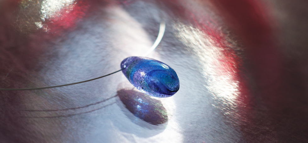 青空に咲く薄紫の華 ラフォルム ガラスジュエリー ガラスアクセサリー