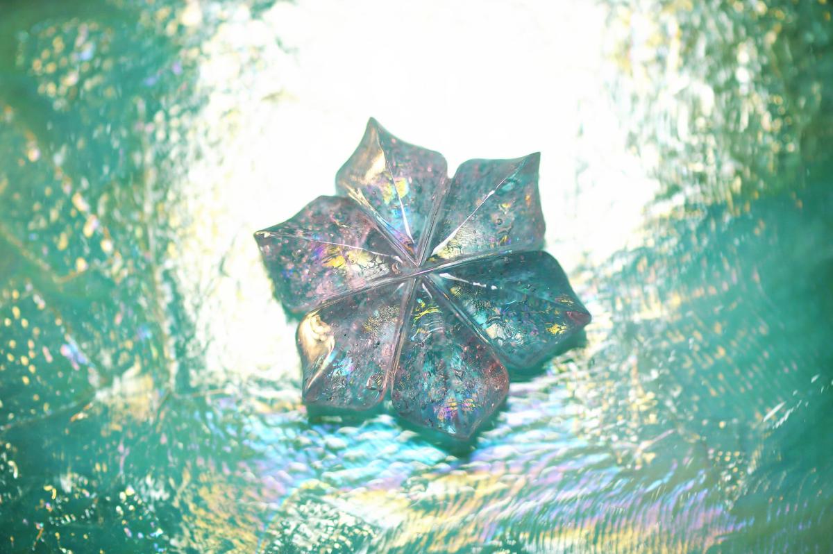静寂の紫花・オブジェ ～ やすらぎの花 ～ ラフォルム ガラスジュエリー ガラスアクセサリー