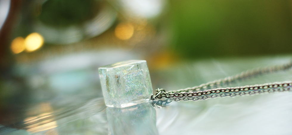 Sparkling cube ラフォルム ガラスジュエリー ガラスアクセサリー
