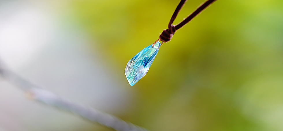 聖水の結晶 ラフォルム ガラスジュエリー ガラスアクセサリー