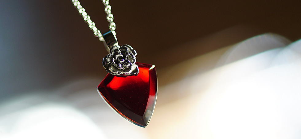 Attractive silver rose emblem ラフォルム ガラスジュエリー ガラスアクセサリー