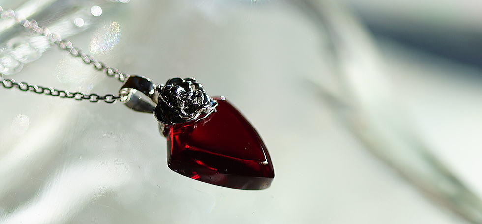 Attractive silver rose emblem ラフォルム ガラスジュエリー ガラスアクセサリー