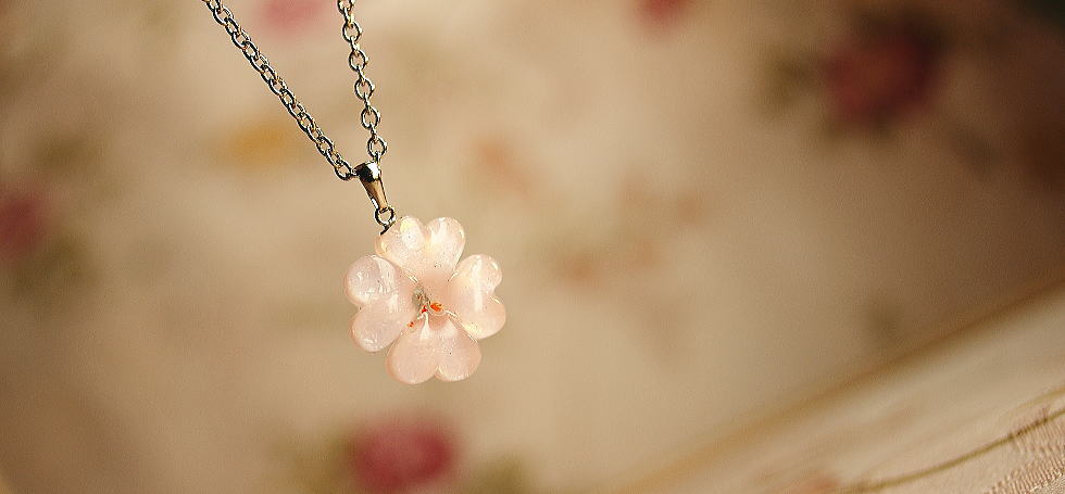 Pure pink clover ラフォルム ガラスジュエリー ガラスアクセサリー