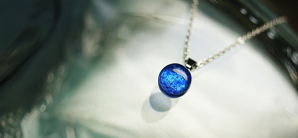 Dichroic blue planet ラフォルム ガラスジュエリー ガラスアクセサリー