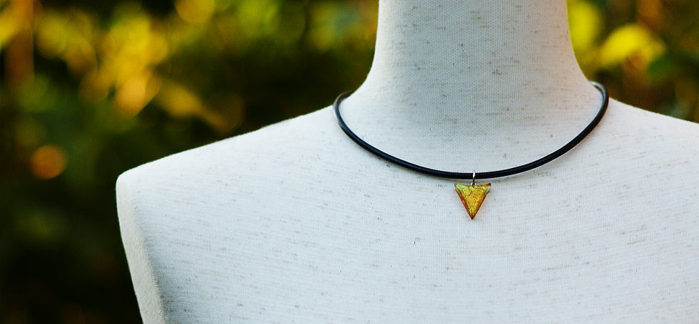 Dichroic triangle emblem ラフォルム ガラスジュエリー ガラスアクセサリー