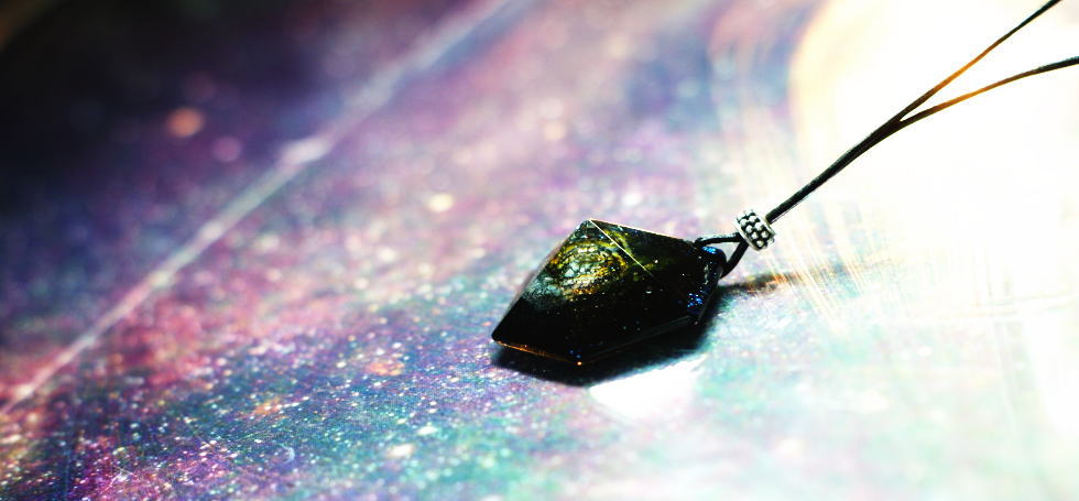 Six sided pyramid Galaxy ラフォルム ガラスジュエリー ガラスアクセサリー