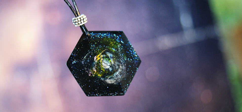Six sided pyramid Galaxy ラフォルム ガラスジュエリー ガラスアクセサリー