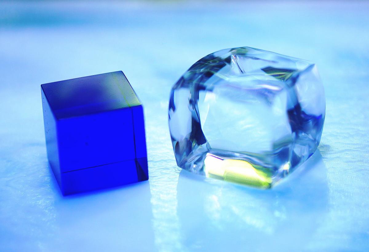 蒼氷の結晶 ラフォルム ガラスジュエリー ガラスアクセサリー