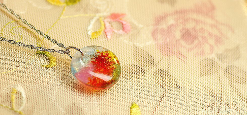 優しい陽だまりの中で ～ 花輝く頃に ～ ラフォルム ガラスジュエリー ガラスアクセサリー