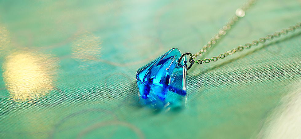 Blue triangle ～ 水の扇 ～ ラフォルム ガラスジュエリー ガラスアクセサリー