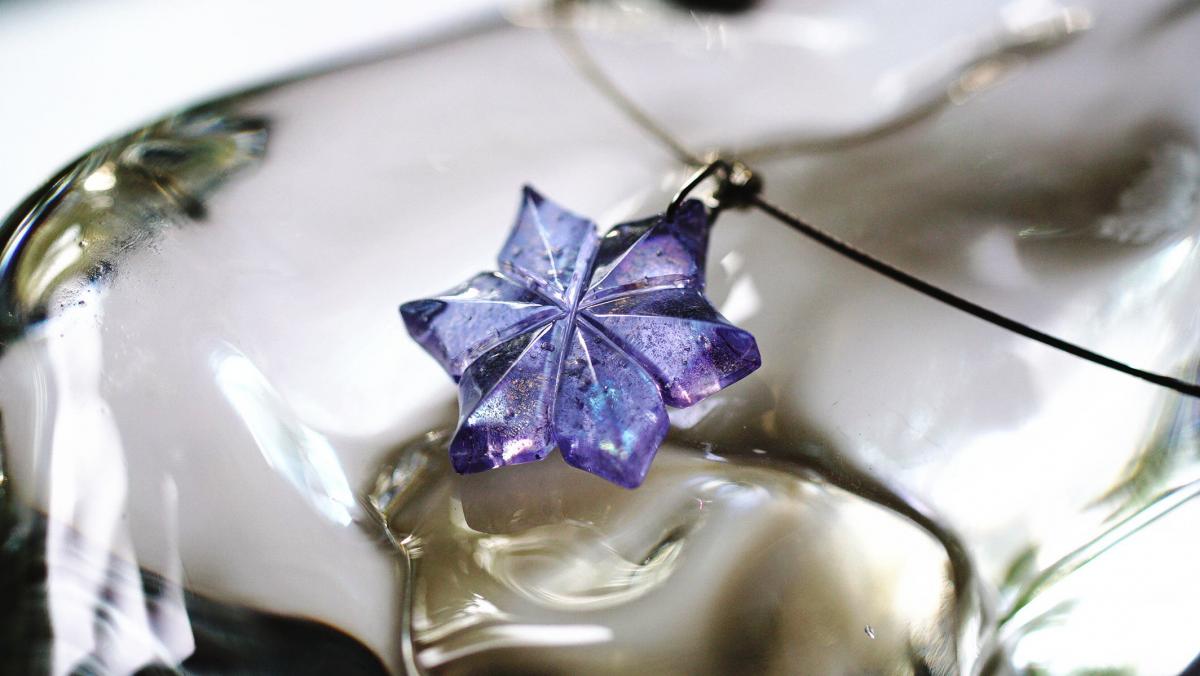 静寂の紫花 ～ 神秘の光 ～ ラフォルム ガラスジュエリー ガラスアクセサリー