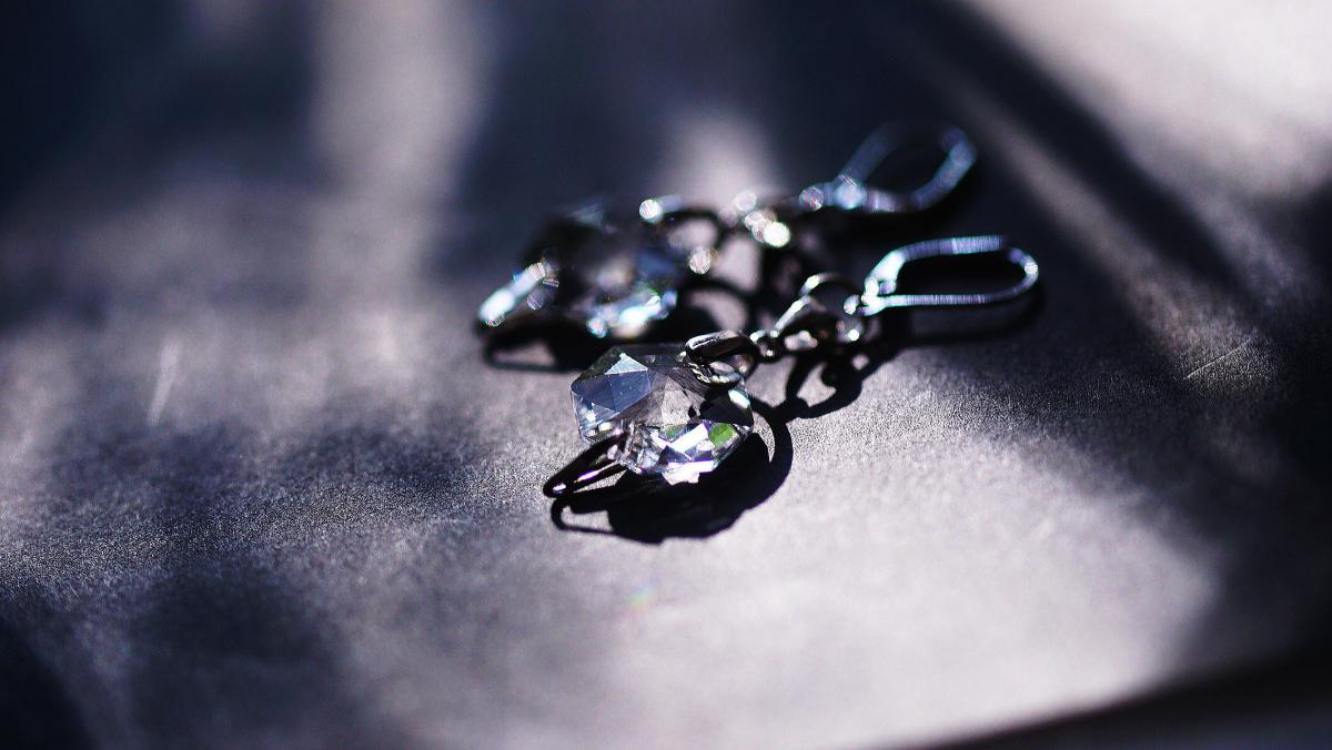 サンキャッチャーピアス / ジャーマンピアス ラフォルム ガラスジュエリー ガラスアクセサリー