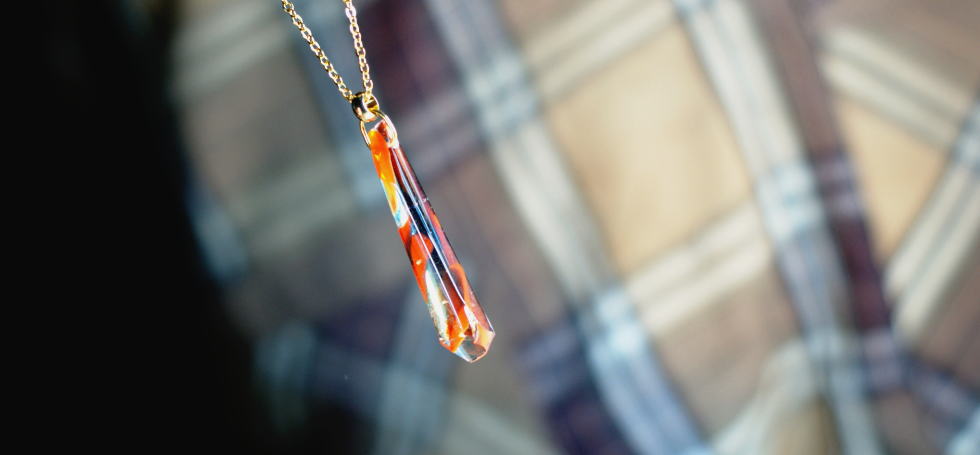 Glass tie