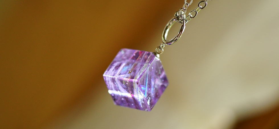 Lavender cube ～ Rainbow flash ～ ラフォルム ガラスジュエリー ガラスアクセサリー