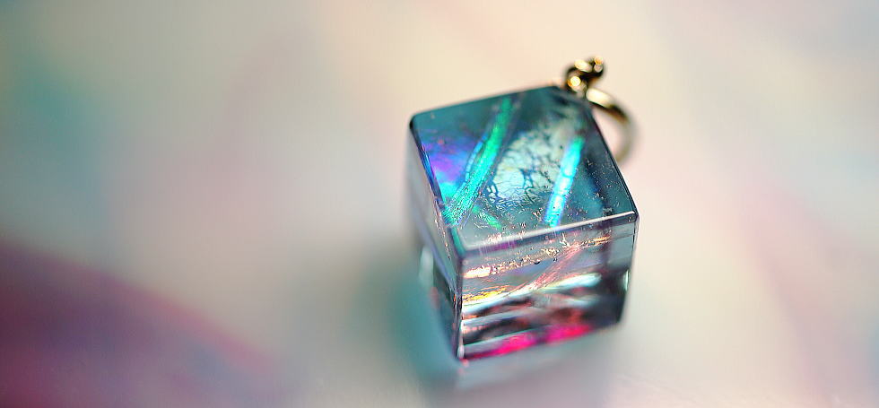 Lavender cube ～ Rainbow flash ～ ラフォルム ガラスジュエリー ガラスアクセサリー
